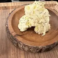 さつま芋とクリームチーズの黄金ポテトサラダ