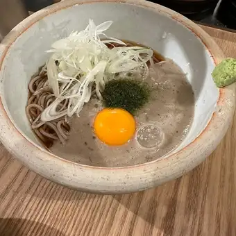 冷山药和磨碎的山药荞麦面