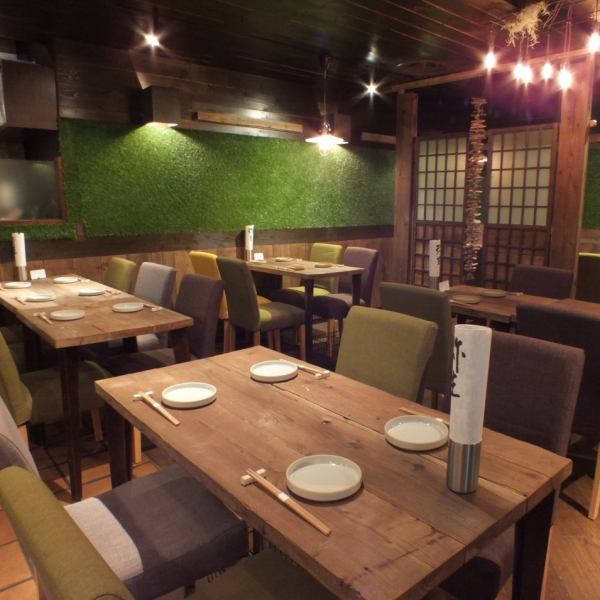【A nostalgic Japanese space】 The interior that is sticking to the Japanese taste is a space where you can relax slowly in the atmosphere like an old private house somewhere.Various seats are prepared for counter seats, 4 people, 6 people, 8 people and groups of large number.We accept reservations for banquets.Please do not hesitate to contact us.