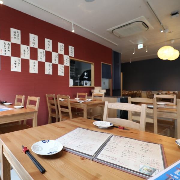 Atmosphere that calm atmosphere where we used base of wood grain in store.Slowly enjoy fresh and delicious horse meat and Kyushu cuisine ♪ Even for dates, on the way back from the company, among women's friends, if you can relax in the atmosphere of adults, all the staff are happy ♪