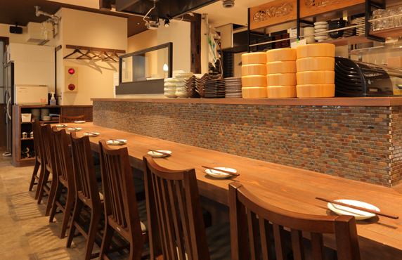 仕事終わりのちょい飲みはもちろん、気心の知れたご友人との語らい、デート、ご家族とのお食事まで、幅広いシーンにいつでも気軽にお越しください!皆様のご来店を心よりお待ちしております♪ ※写真は「立川店」です。