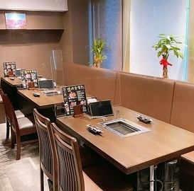 We have prepared sofa seats on one side of the spacious store so that everyone can relax and enjoy our proud meat.You won't get tired even if you talk for a long time, so it's perfect for girls-only gatherings and small drinking parties!