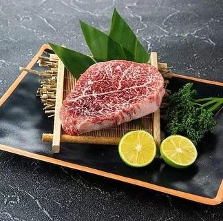 Carefully selected Japanese black beef A5 rank