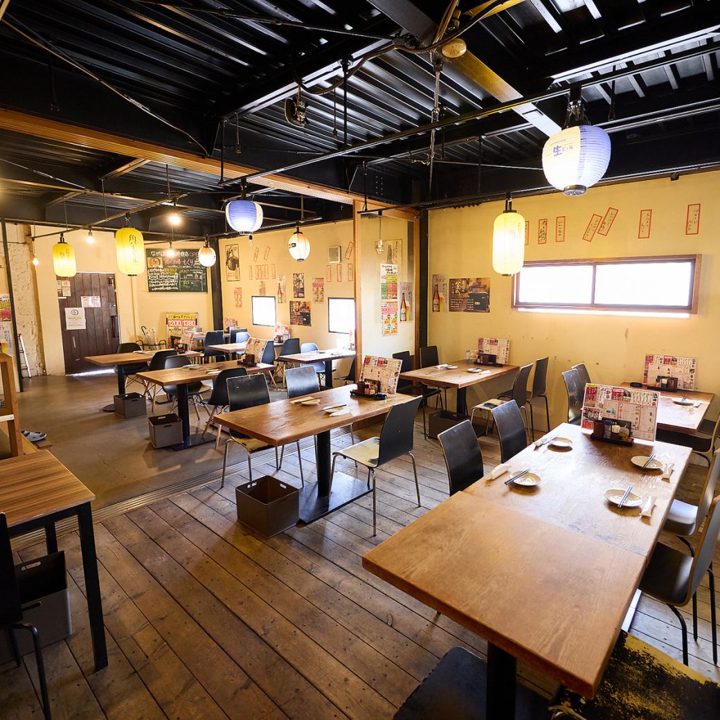 温かみのある内観で心ゆくまでお食事をお楽しみください！