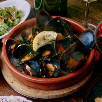 スペイン産ガリシアのムール貝ワイン蒸し