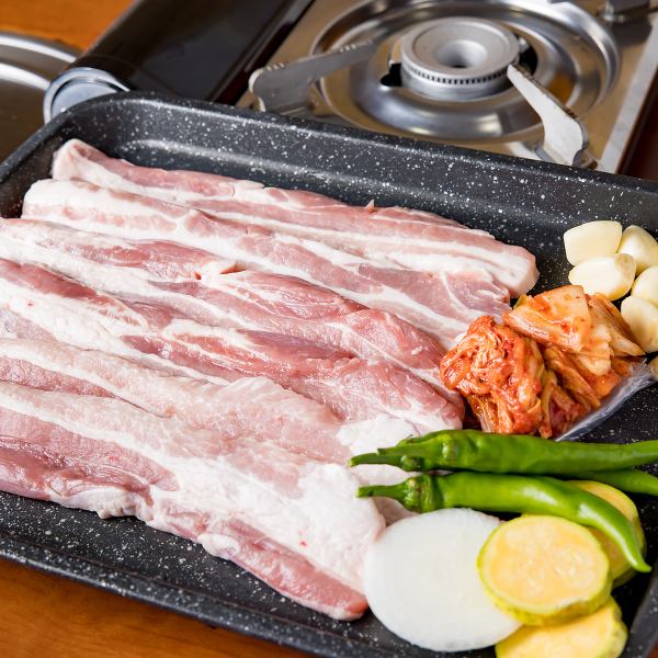 ◇◆ボリューム満点◆◇定番の韓国料理！ジューシーなサムギョプサルコース　2750円（税込）