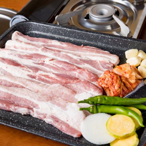 ◇◆ボリューム満点◆◇定番の韓国料理！ジューシーなサムギョプサルコース　2750円（税込）