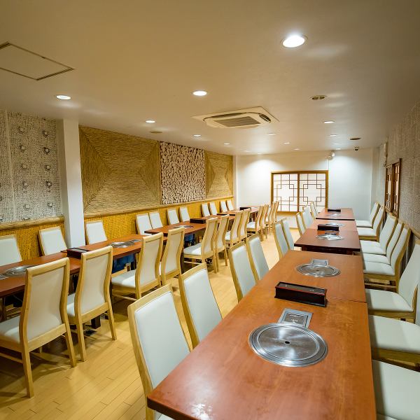 【2階の座敷について】2階には座敷48席、小上がり座敷12席の全60席をご用意★ゆったりとくつろげる空間で、家族や友人との食事会、会社の宴会にも最適です。お子様連れのお客様でも安心してお過ごしいただけます♪コースはもちろん、お席のみでのご予約も承っております。