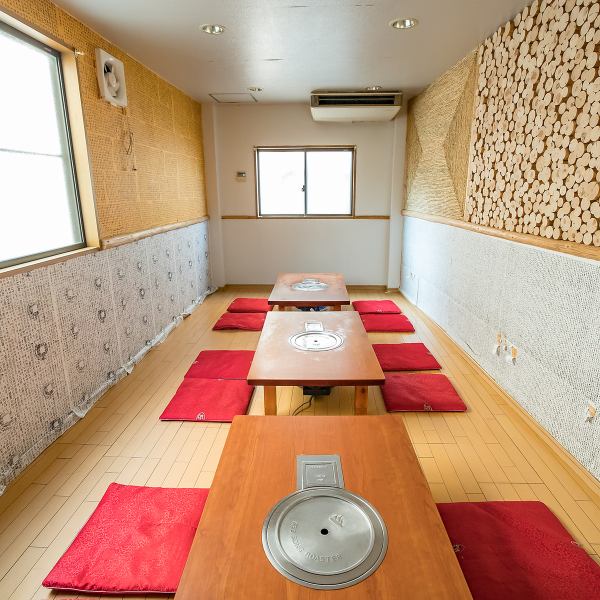 【貸切可能！】お写真は2階のお座敷です。合計130席の広い店内では、2階のみでのフロア貸切や、店舗130席丸ごと貸切も承っております。テーブル、座敷、小上がりも併せてお使いいただけます。人数やコース、用途やご予算等もご相談いただけますので、お気軽にお問い合わせください。