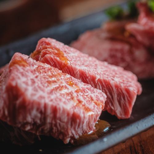 A shop specializing in Kuroge Wagyu beef yakiniku where we buy whole cows! We also accept take-out meat! Please contact us by phone to place your order!