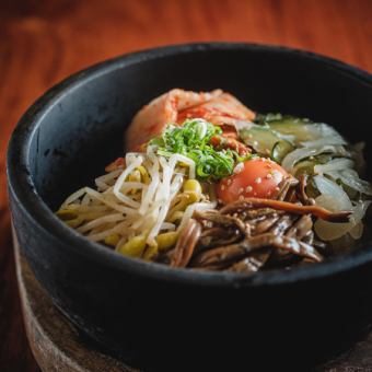 Stone-baked bibimbap (with soup)