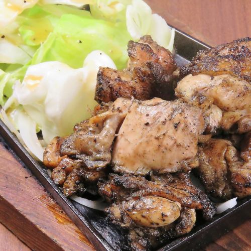 Chicken thigh/chicken neck stir-fry on iron plate (salt, sauce)
