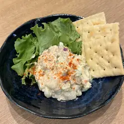 A grown-up potato salad with the aroma of smoked pickled radish.