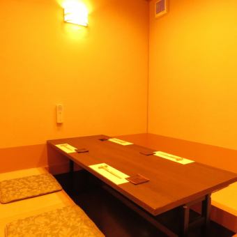 6名様まで掘りごたつ式お座敷個室もご用意しております。記念日のお食事や小規模な宴会等にぜひご利用ください。