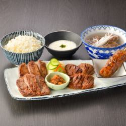 牛たん味わい定食（牛たん塩・味噌たん・つくね）