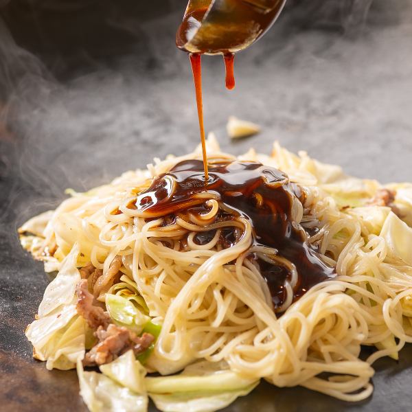 [Fried on an iron plate♪] Okonomiyaki, Yakisoba, Udon