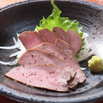 牛タン燻製刺身