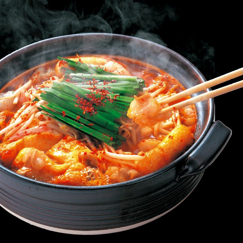 The popular "Akakara Nabe" has 11 levels of spiciness♪ You can't go home without eating this!!