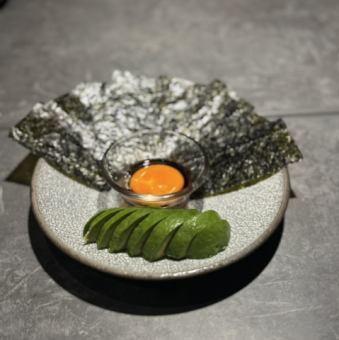 牛油果刺身和韩国海藻