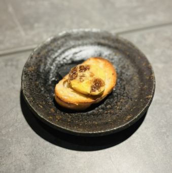 无花果黄油和法式长棍面包