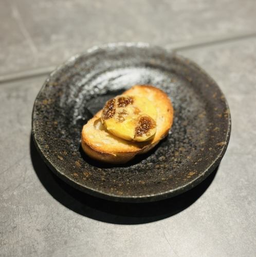无花果黄油和法式长棍面包