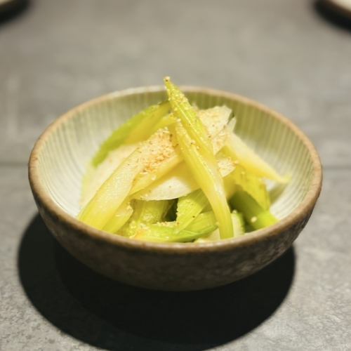 腌芹菜