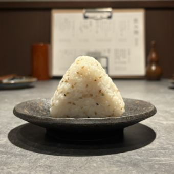 极致芝麻盐饭团