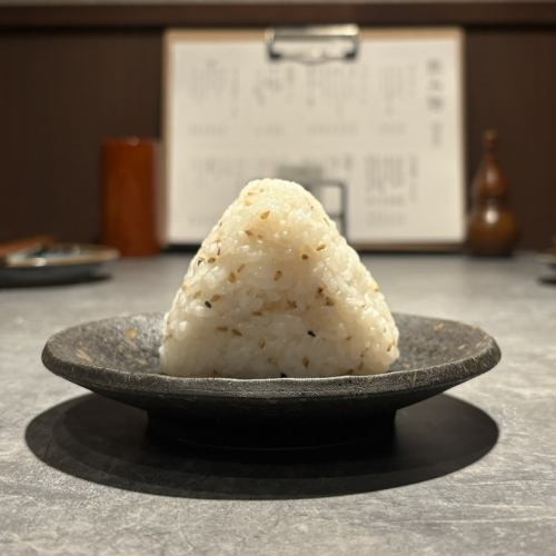 极致芝麻盐饭团