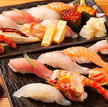 寿司和木炭烧烤的融合！提供新鲜的鱼和精致的肉类料理♪