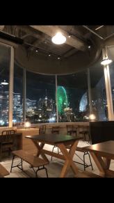 昼と夜それぞれの魅力が楽しめるロケーション。ご家族やご友人との食事はもちろん、デートにも◎