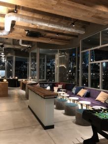 みなとみらいの夜景を一望できる、お洒落で開放的な空間。各種宴会はもちろんデートにもおすすめです。
