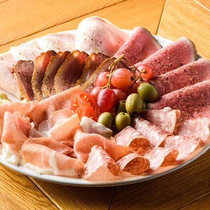 【冷たい前菜】自家製ハムの盛り合わせ M
