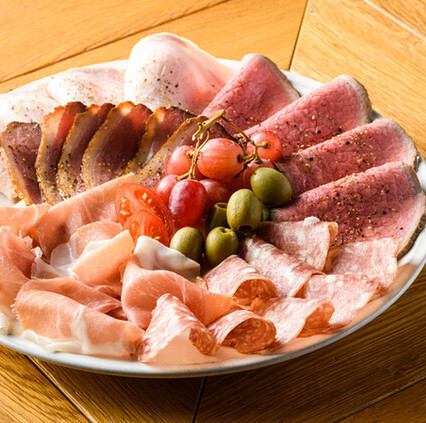 ビールに合う料理メニューが多数