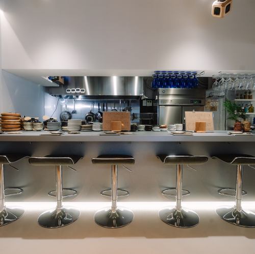 白ベースのお洒落な店内