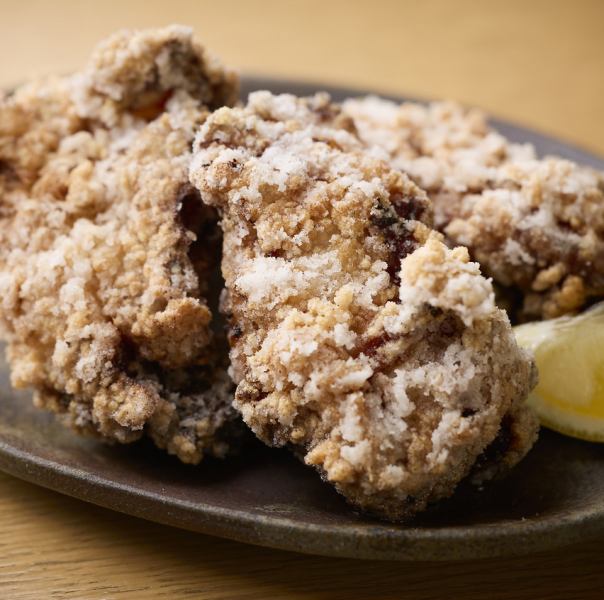 밖은 바삭하고, 안은 촉촉.「Howdy Post」의 튀김은, 소금계미의 「소금 누룩 튀김」.