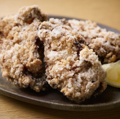 外はサクッと、中はしっとり。「Howdy Post」の唐揚げは、塩系味の「塩麹唐揚げ」。