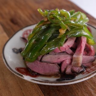 自家製ローストビーフの青椒牛肉絲
