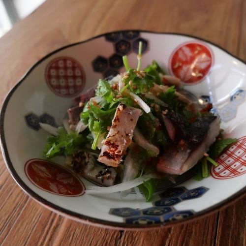 〆鯖とパクチーサラダ