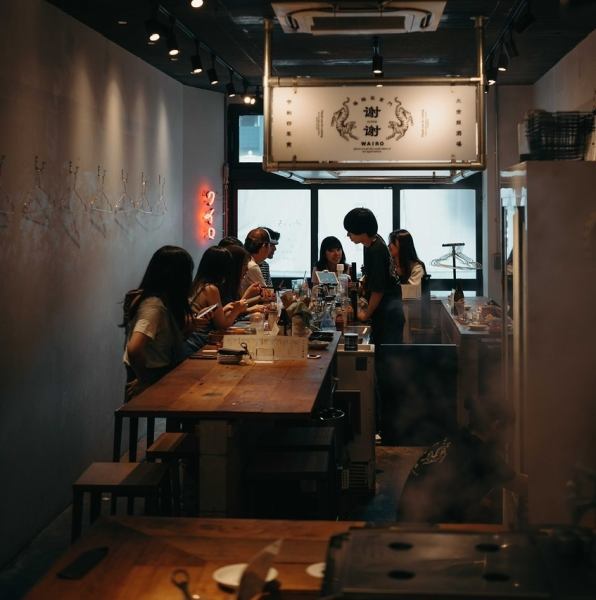 当店は30席のカウンター席をご用意しております。おひとり様はもちろん、ご友人とのお食事など様々なシーンでご利用いただけます。