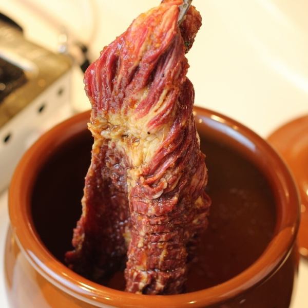 ◆ Mega size! Pickled in a pot! The specialty "Skirt steak that sticks out" that you definitely want to eat