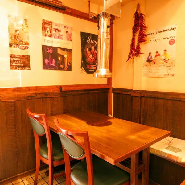 "Meat" at our shop in Uri, of course with all the table dust, so do not mind the smell and enjoy "Yakiniku"! Because the table seats are spacious, you can also have banquets at lots!