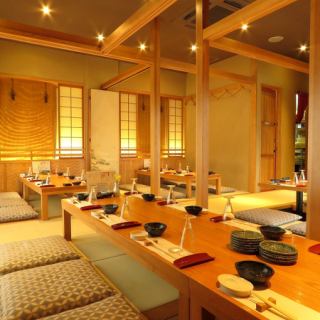 "Monaka no Naka" is a completely private room, and if you remove the partitions, it becomes a large banquet hall that can accommodate up to 30 people.