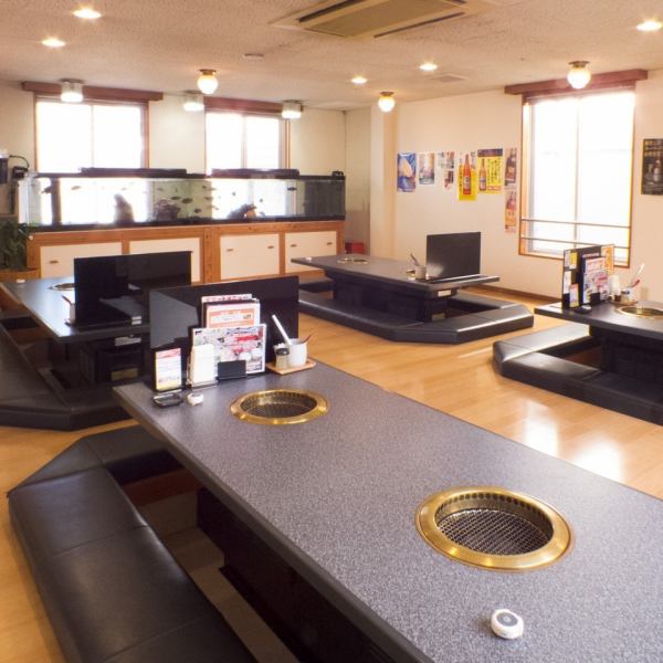 2階は掘りごたつ個室3部屋！一番大きいお部屋なら30名様までの宴会ができます♪周りを気にせずワイワイ盛り上がれるから、会社宴会や各種打ち上げにもピッタリ！2時間飲み放題との併用がオススメ。お気軽にお問合せください◎