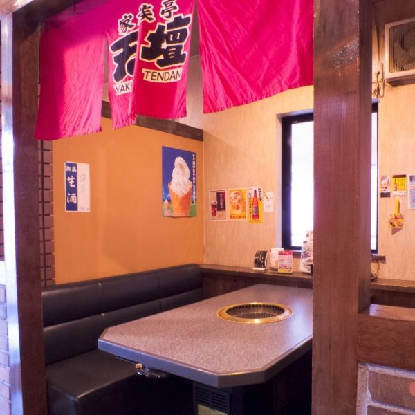 個室感のあるテーブル席も完備！ゆったりお寛ぎください。