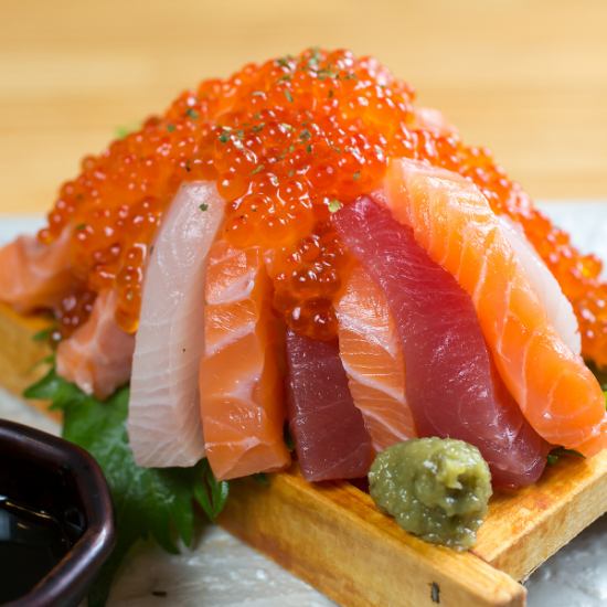 【インスタ映え◎】新鮮なお刺身盛り合わせやお薦めメニュー多数