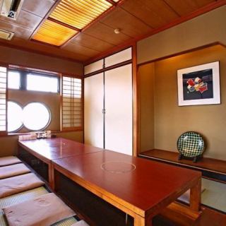 We have sunken kotatsu seats available.You can spend a luxurious time relaxing in a tasteful private room and enjoying exquisite dishes that showcase the skill of our artisans.The dignified appearance will make your anniversaries and hospitality occasions even more special.