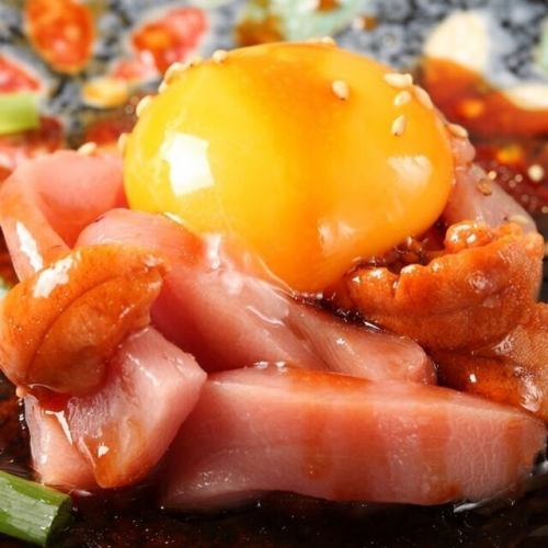 鮪と雲丹のユッケ