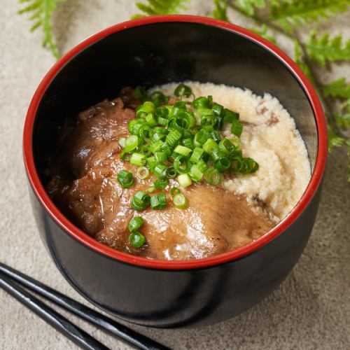 牛タンとろろ飯