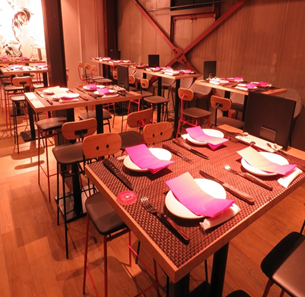 The entire floor can be reserved for up to 100 people! Please feel free to contact us♪