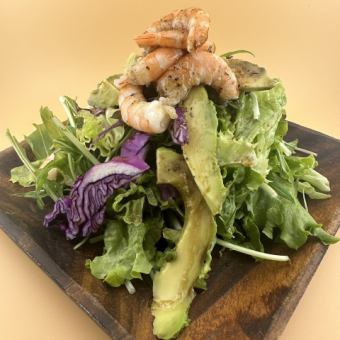 Italian salad with shrimp and avocado